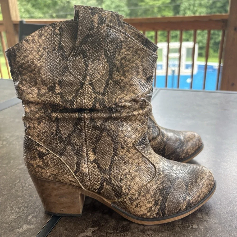 CHARLES ALBERT WOMEN'S BOOTS, SNAKE PATTERN SLOUCH BROWN, SIZE 8